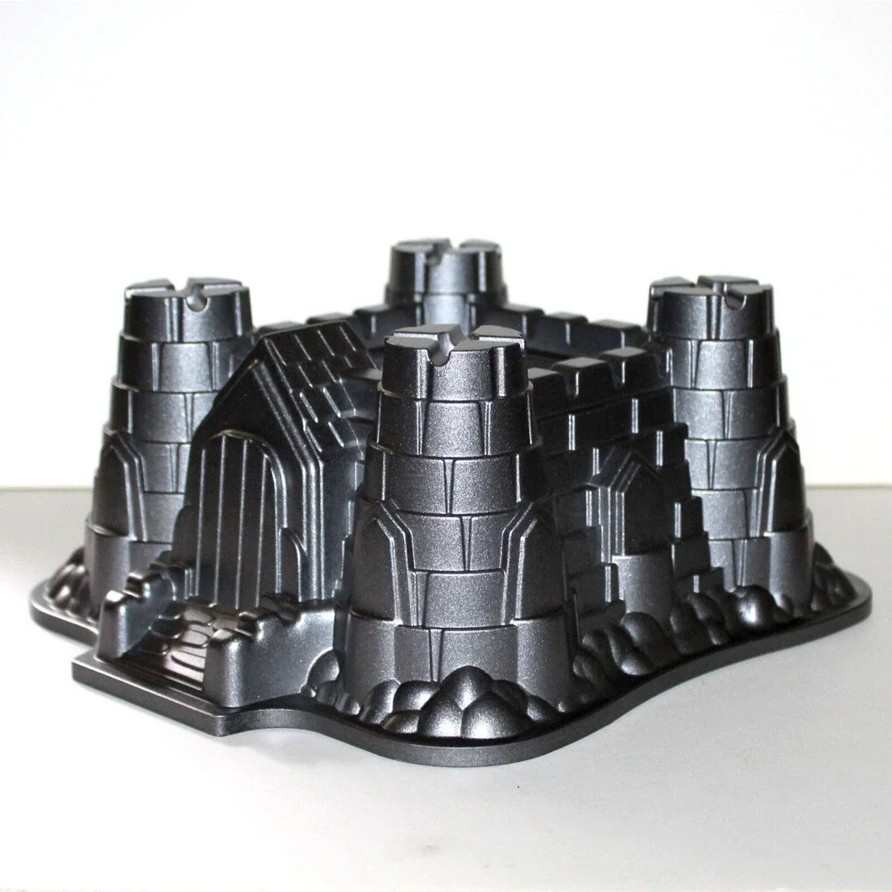 Nordic Ware Castle Bundt Cake Pan bakeware nonstick 10 cup Cast Aluminum USA